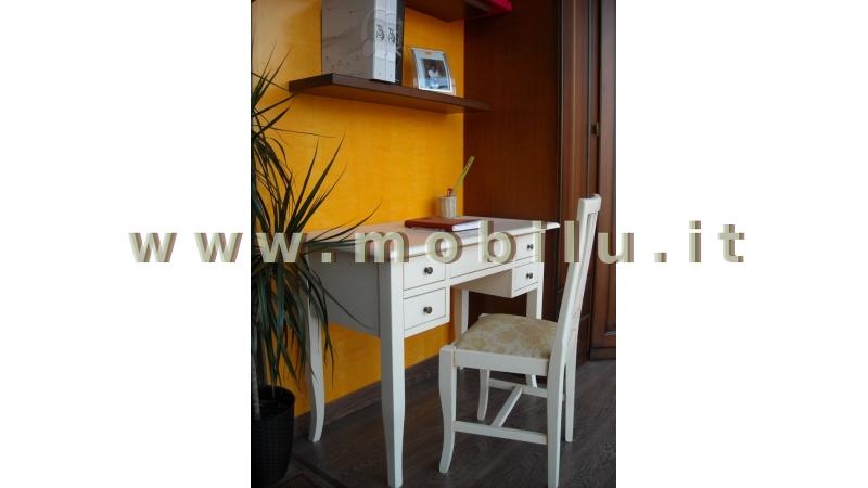 Complementi di arredo in Lecce e provincia Comodino in legno massello