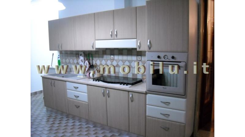 Cucine componibili Lecce e provincia realizzate in legno Rovere abbinato a pensili realizzati in novolegno