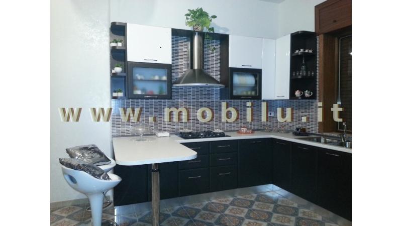 Cucine componibili Lecce e provincia realizzate in novolegno rivestito nelle varianti bianco e wengè