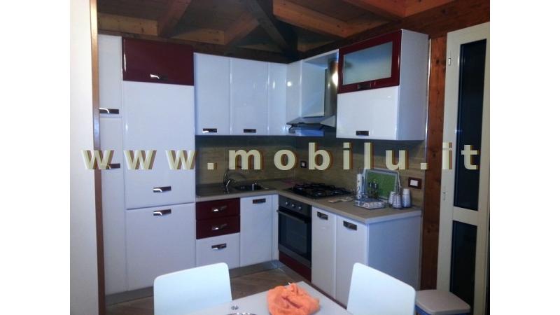 Cucine componibili Lecce e provincia realizzate  in novolegno rivestito wengè e bianco