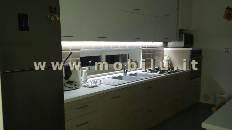 Cucine componibili Lecce e provincia realizzate in novolegno laccato bordò